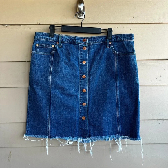 Gap Denim 5 Pocket Button Front Medium Indigo Wash Skirt - Size 34 - Picture 1 of 8